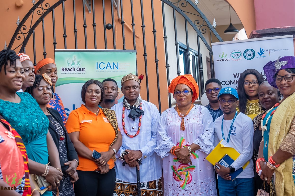 Buea Paramount ruler, Reach Out Executive Director, Delegate of Women Empowerment among others pose for a family picture | Photo credit: Reach Out Communication